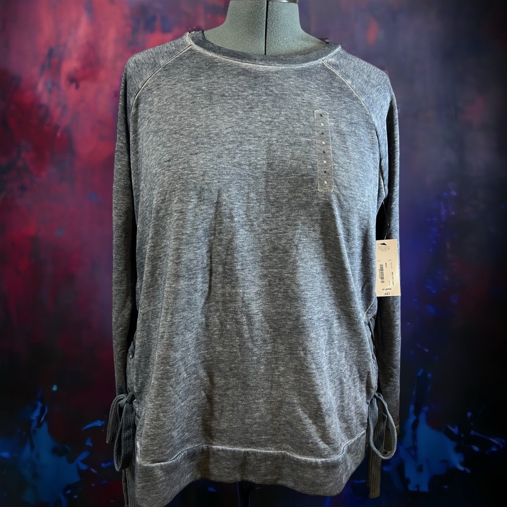 🦋🦋 a.n.a. NWT X-LARGE NAVY SWEATSHIRT WITH LACED DETAIL